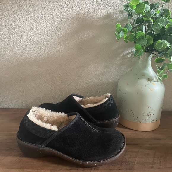 UGG Shoes - UGG Bettey Black Clogs